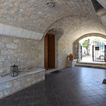 Apartment Kyrimi Yerolimin